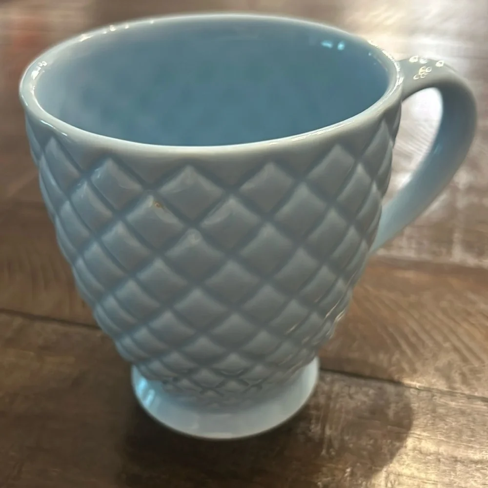 2006 Starbucks Coffee Embossed Light Blue Quilted Diamond 14 Oz Pedestal Footed